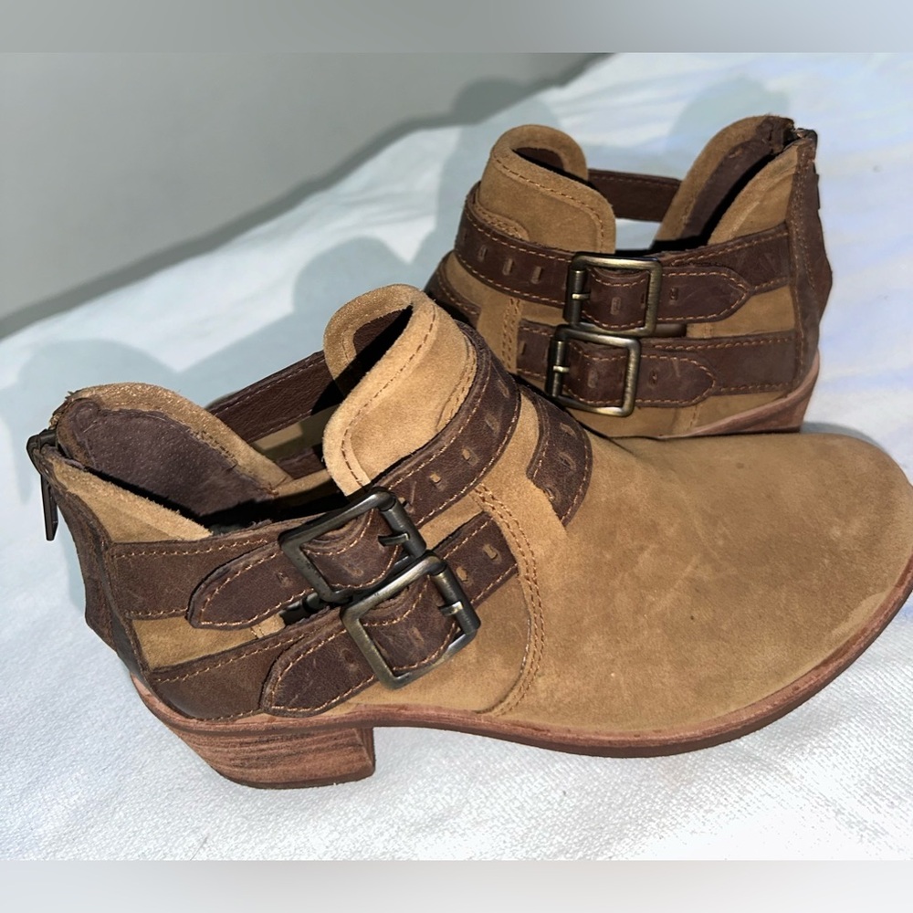 UGG Patsy Heeled Suede Buckle Moto Ankle Boots Chestnut Brown